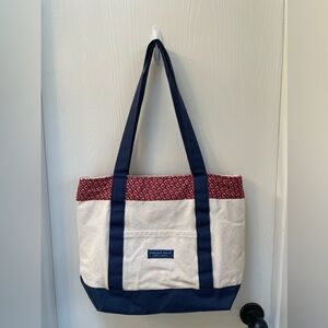 Vineyard Vines totes blue and white color beach preppy style